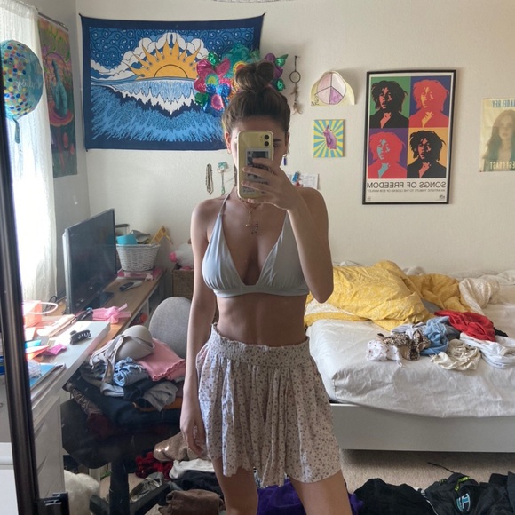 brandy melville skater skirt - Picture 3 of 4